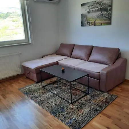 Damej Apartment, Free Garage Parking